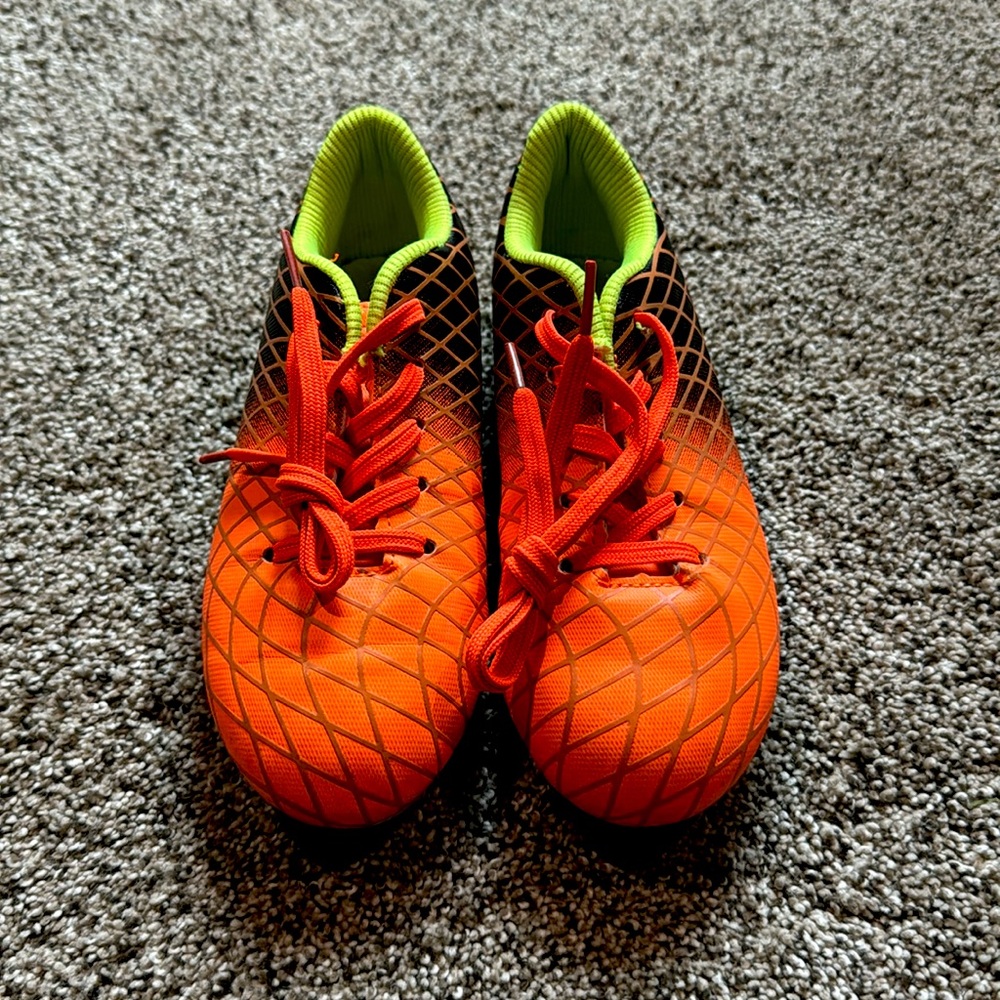 Soccer cleats size 13
